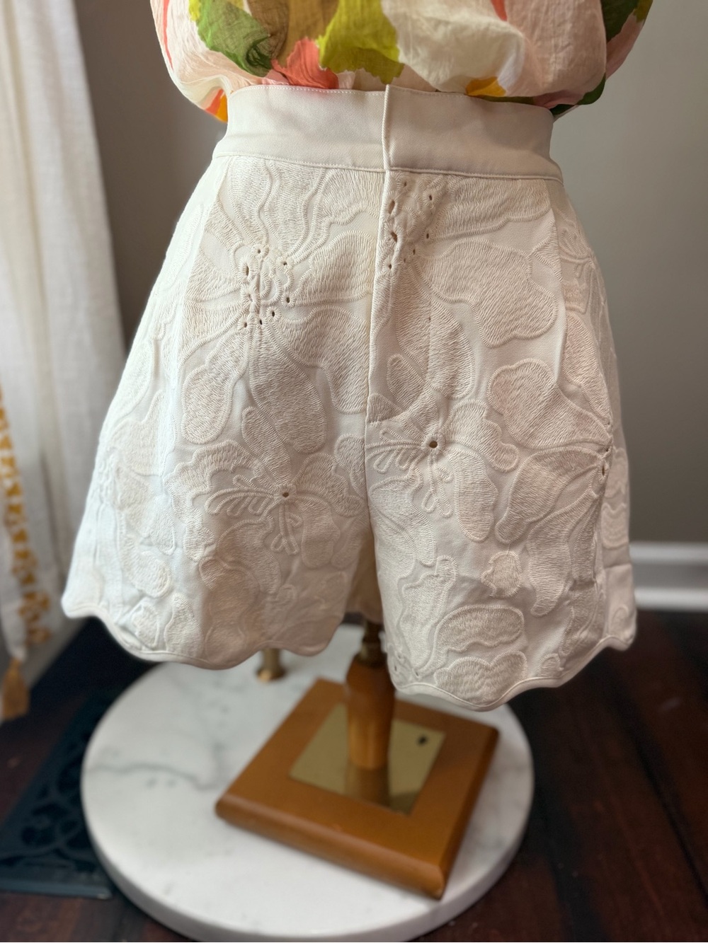 entro - Cream Embroidered High-Waist Lined Shorts